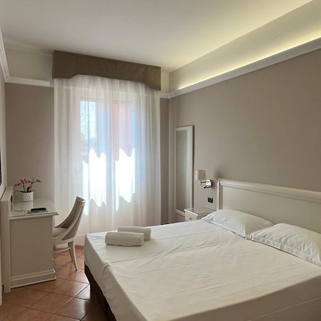 Hotel Aquila คาสเตลฟรานโก เอมิเลีย ภายนอก รูปภาพ