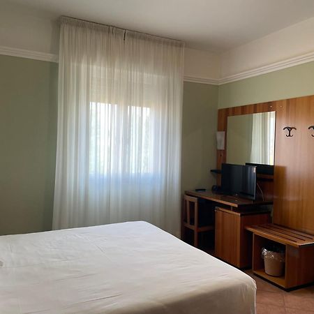 Hotel Aquila คาสเตลฟรานโก เอมิเลีย ภายนอก รูปภาพ