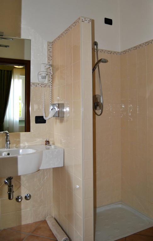 Hotel Aquila คาสเตลฟรานโก เอมิเลีย ห้อง รูปภาพ