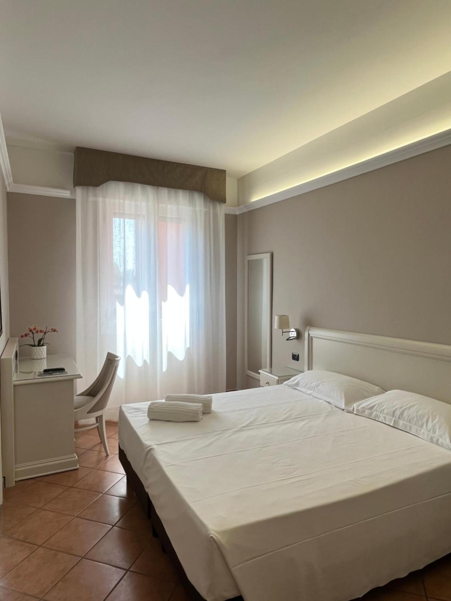 Hotel Aquila คาสเตลฟรานโก เอมิเลีย ภายนอก รูปภาพ
