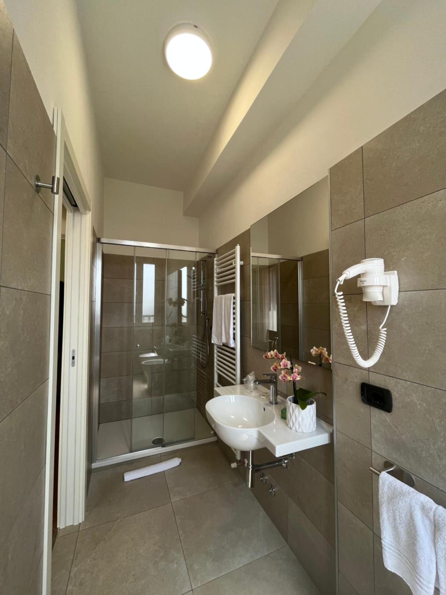 Hotel Aquila คาสเตลฟรานโก เอมิเลีย ภายนอก รูปภาพ