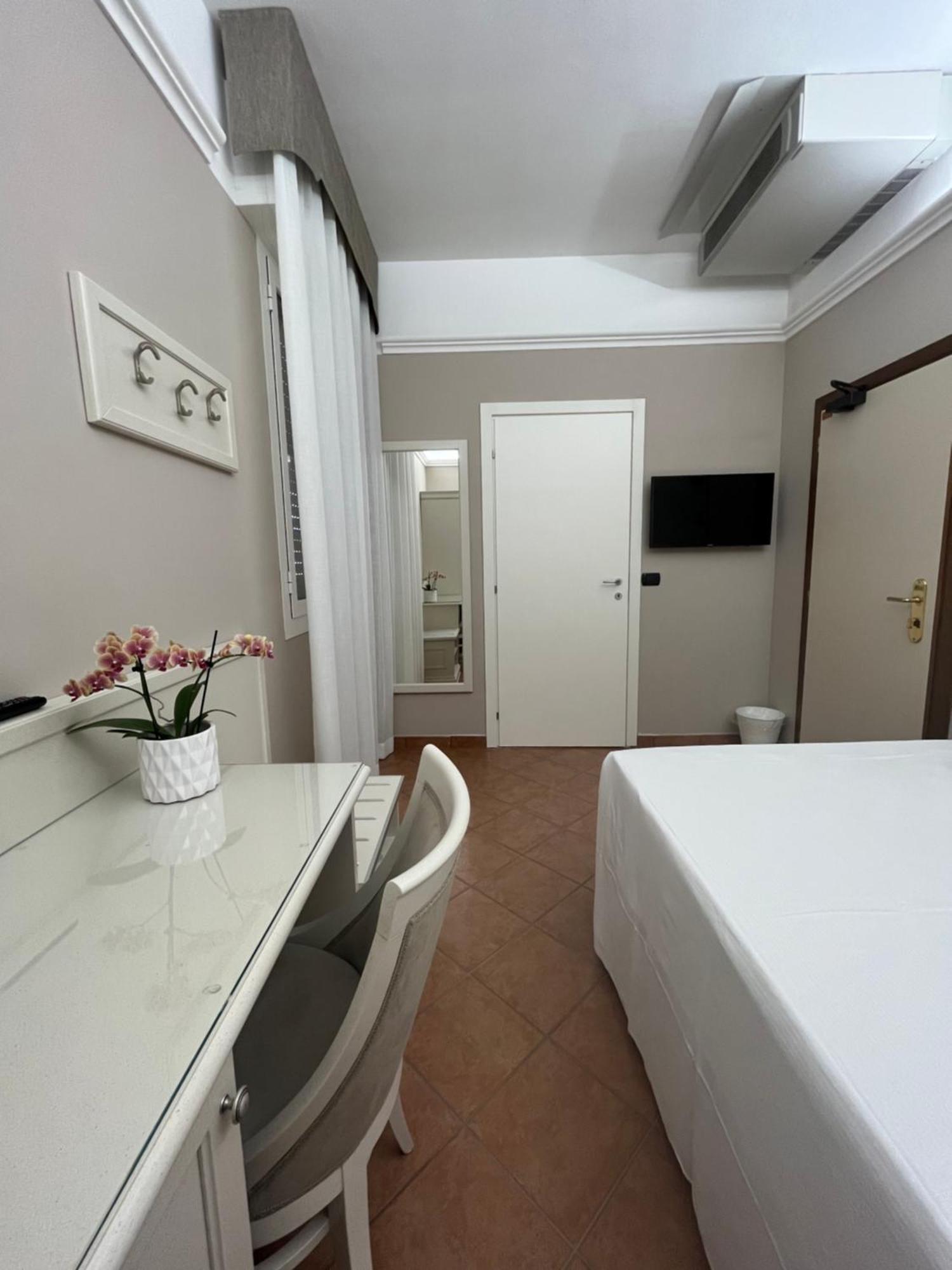 Hotel Aquila คาสเตลฟรานโก เอมิเลีย ภายนอก รูปภาพ