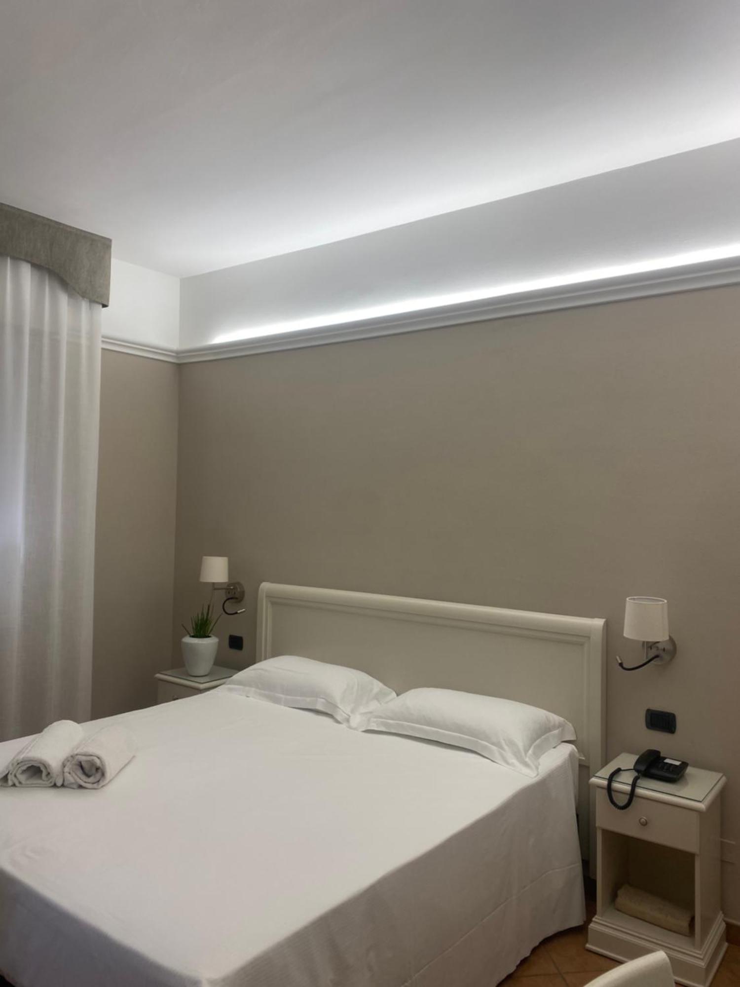 Hotel Aquila คาสเตลฟรานโก เอมิเลีย ภายนอก รูปภาพ