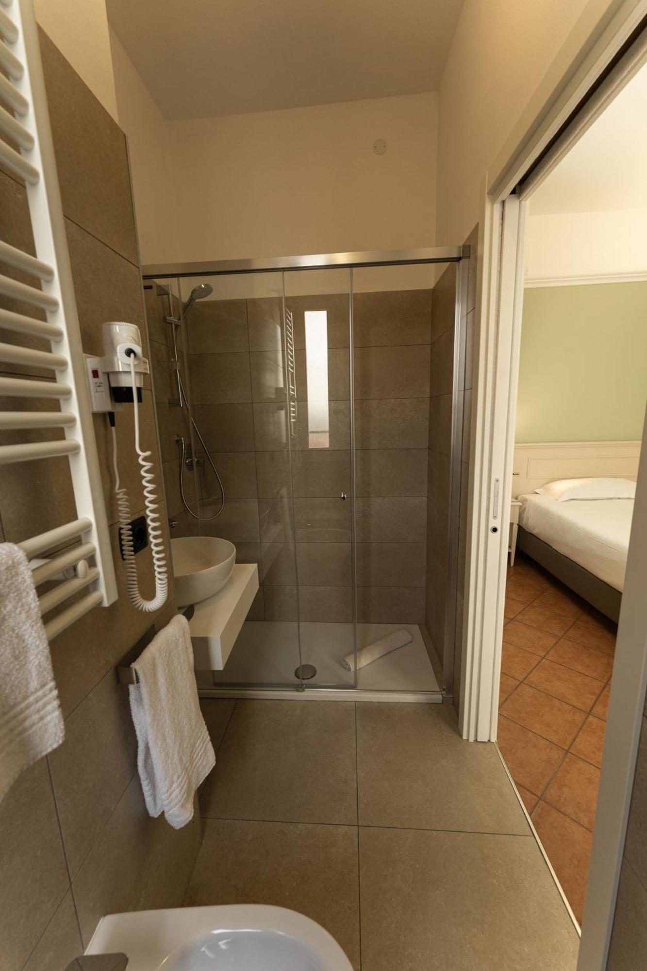 Hotel Aquila คาสเตลฟรานโก เอมิเลีย ภายนอก รูปภาพ