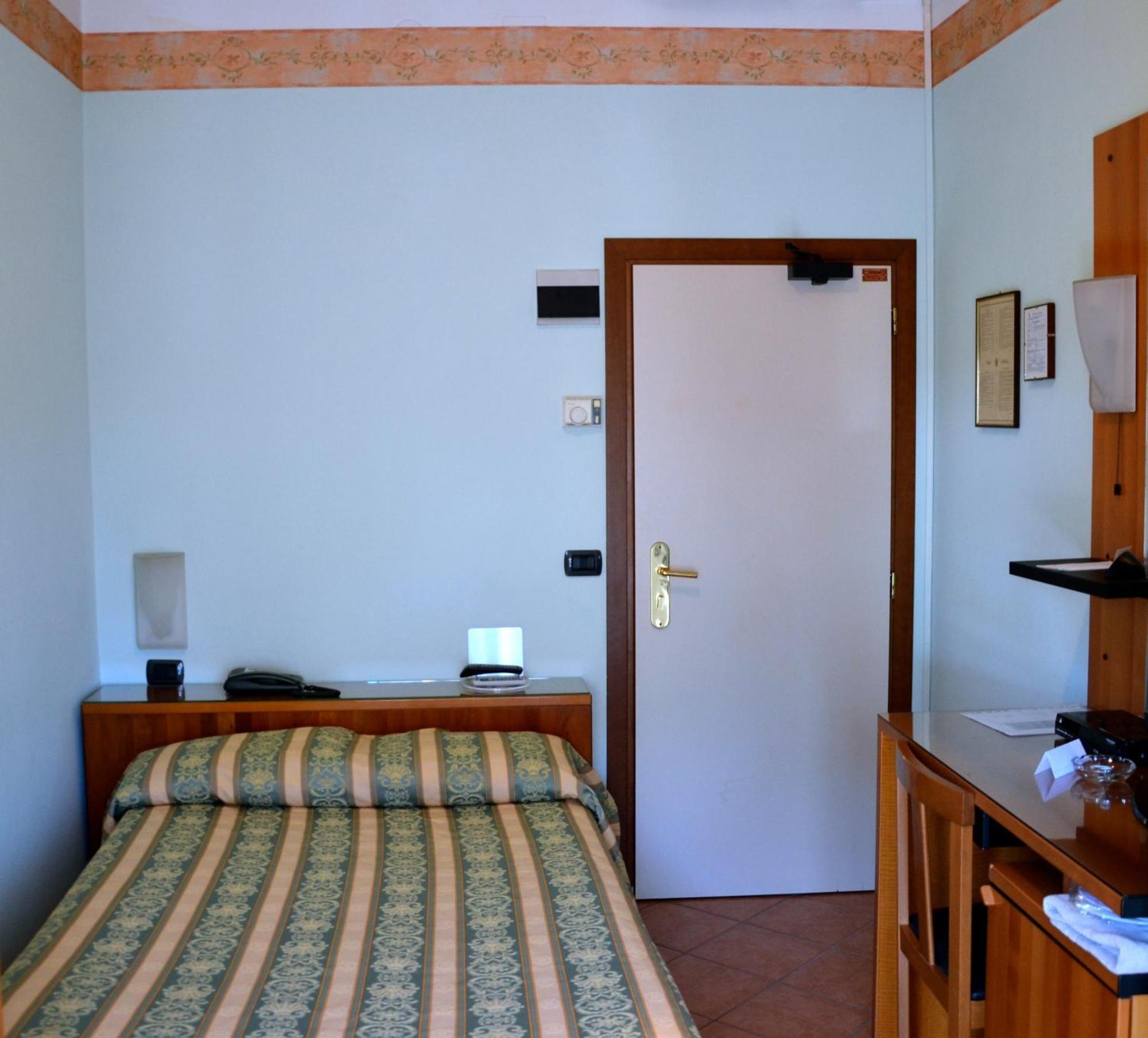 Hotel Aquila คาสเตลฟรานโก เอมิเลีย ห้อง รูปภาพ